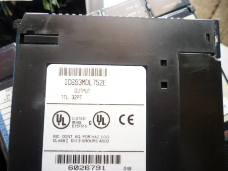 GE Fanuc PLC 90-30 -sarjan IC693MDL752E GE Fanuc PLC 90-30 -sarjan IC693MDL752E