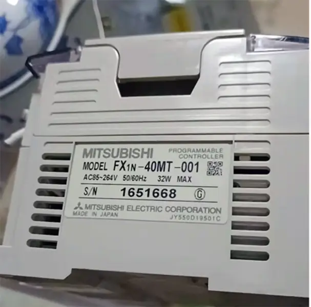 Mitsubishi PLC:n akku FX1N-40MR-D FX1N40MRD FX1N40MRD