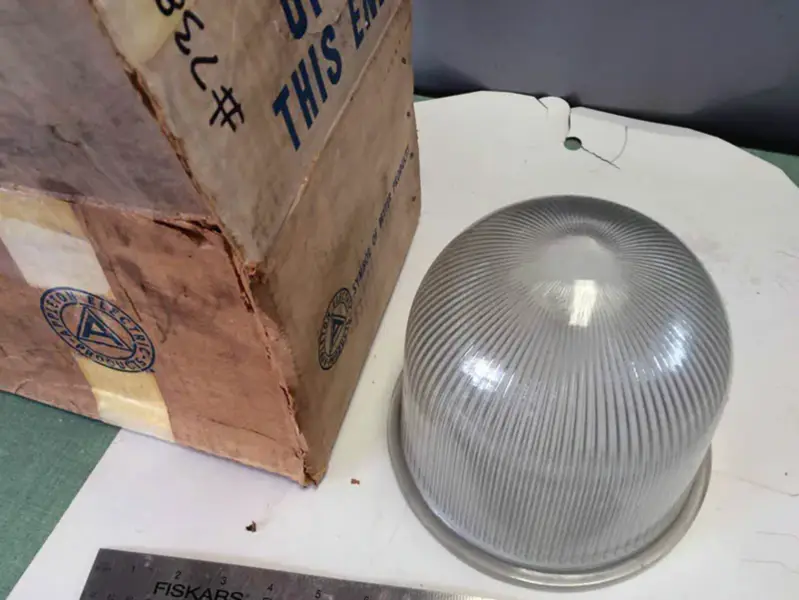 APPLETON GLOBE KIRKAS PRISMAATTINEN 200-300W