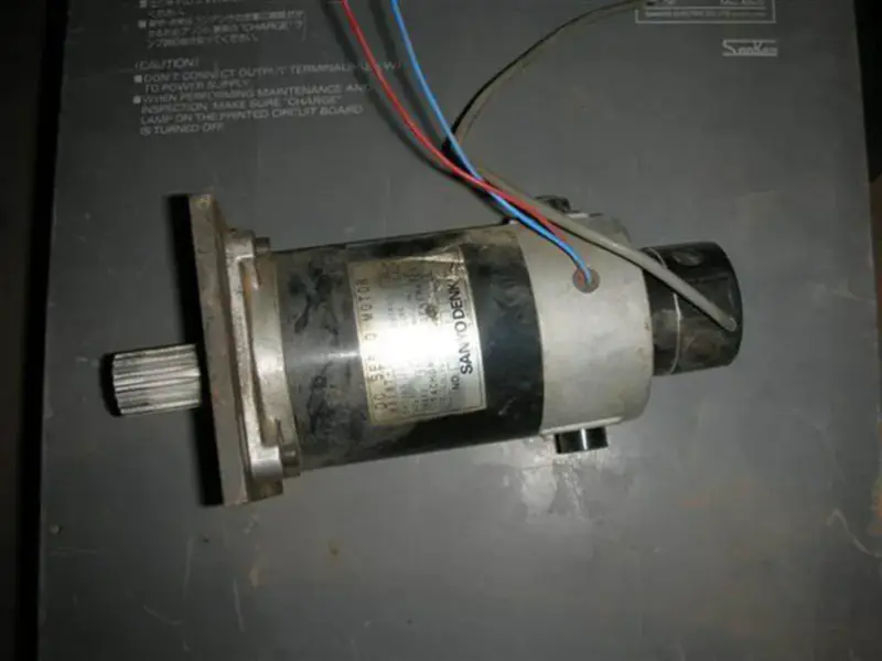 SANYO DENKI DC-SERVOMOOTTORI M318T-031
