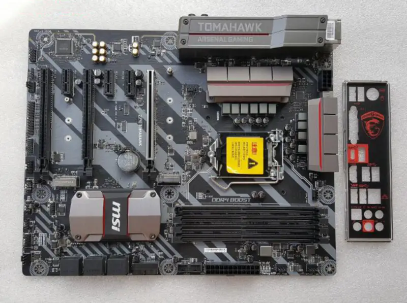 MSI Z270 TOMAHAWK emolevy DDR4 Intel Z270