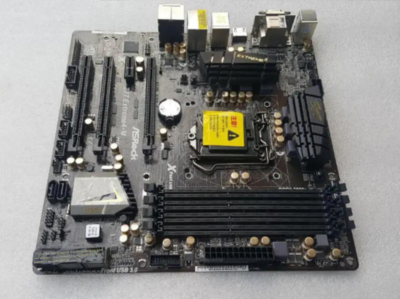 ASROCK Z77 Extreme4-M Intel LGA 1155 DDR3 Z77 MATX -emolevy ASROCK Z77 Extreme4-M Intel LGA 1155 DDR3 Z77 MATX -emolevy