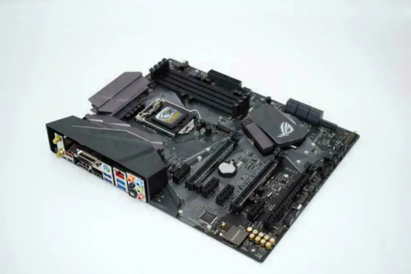 Asus STRIXZ270EGAMING-emolevy