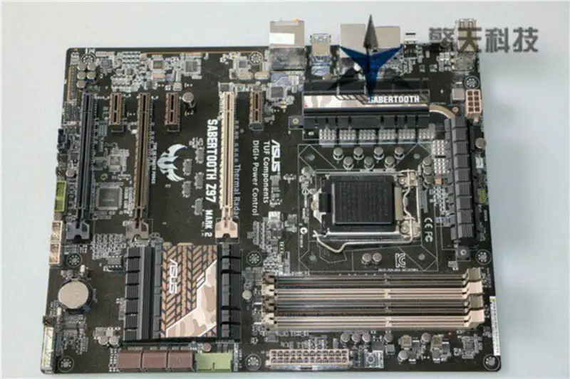Asus SABERTOOTHZ97 -emolevy