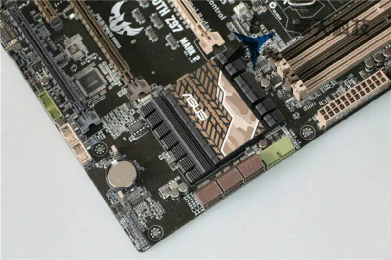 Asus SABERTOOTHZ97 -emolevy