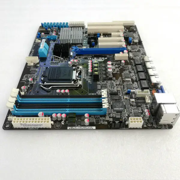 Asus P9D-E/4L -emolevy