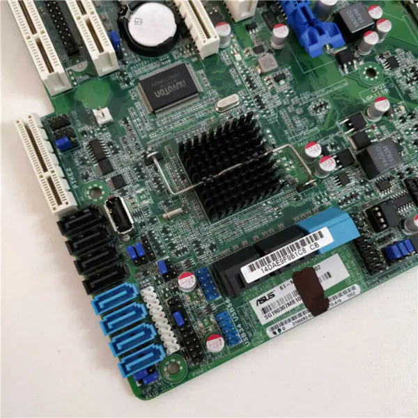 Asus P8B-E/4L -emolevy