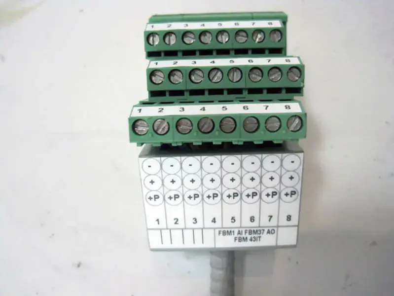Foxboro P0400HH PLC-moduuli