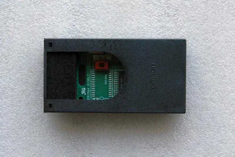 Omron C200HS-ME16K PLC-moduuli