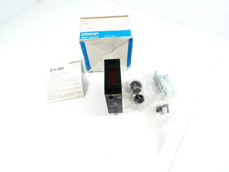 OMRON E3JM-R4R4T-G-33 valosähköinen anturi