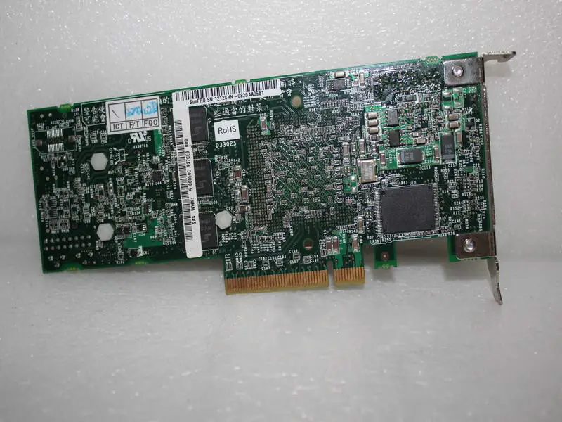SUN 375-3536 PCI-E SAS RAID-kortti, jossa on akku, PCI-E SAS RAID-kortti ja akku