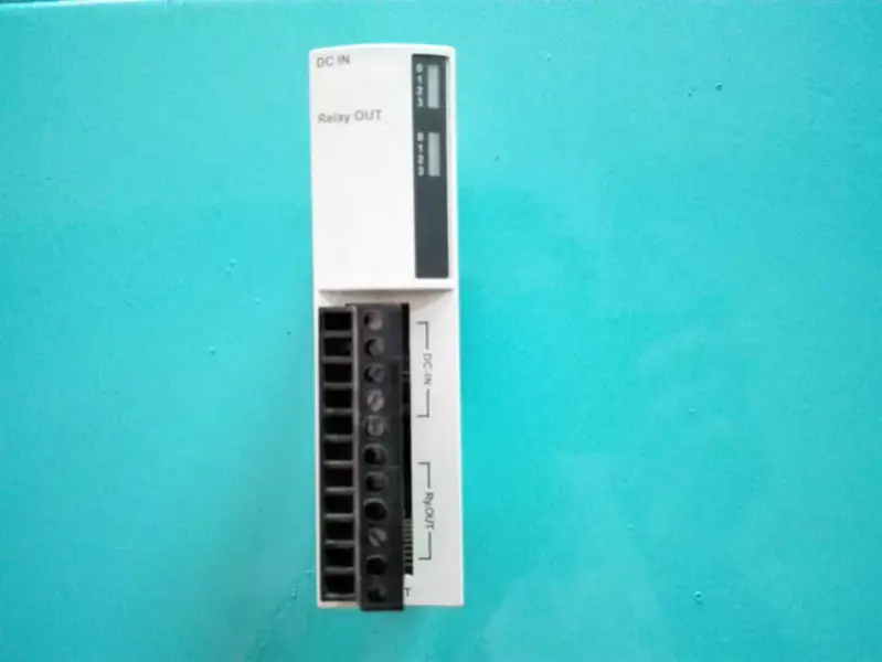Schneider TM2DMM8DRT -moduuli
