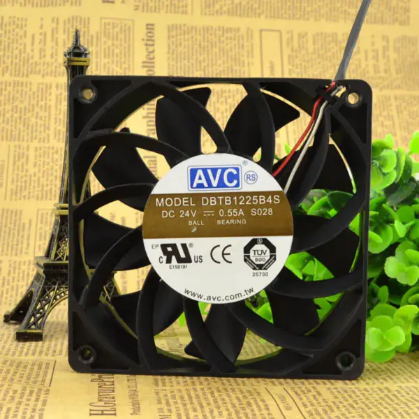 AVC DBTB1225B4S 12CM 12025 24V 0.55A 3-johtiminen tuuletin