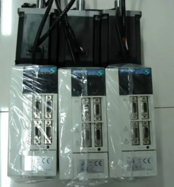 Mitsubishi MR-J2S-70A HC-KFS73 20 pistoketta