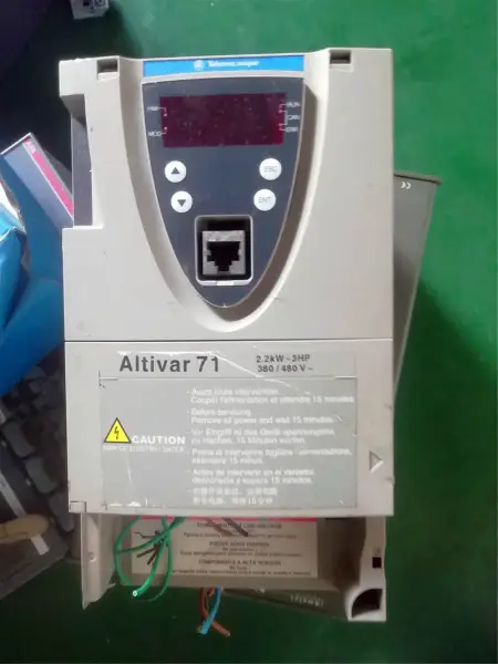 Schneider Altivar71 2.2KW 380V ATV71HU22N4Z 2.2KW 380V ATV71HU22N4Z