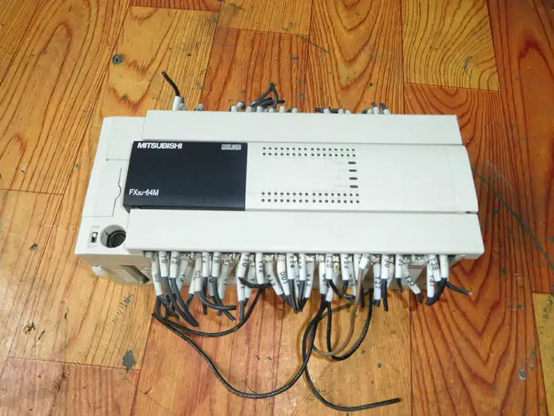 PLC Mitsubishi FX3U-64MR/ES PLC Mitsubishi FX3U-64MR/ES
