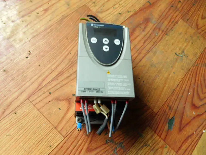 Schneider ATV11HU05M2E 0.18KW 220V 220V