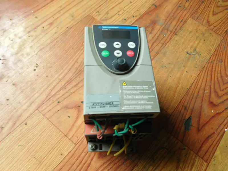 Schneider ATV11HU18M2A 0.75KW 220V 220V