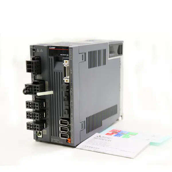 Mitsubishi MR-J4W3-444B ac servovahvistin Japani perämoottori