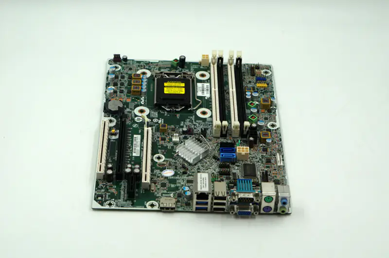 HP RP5810 748612-001 748493-001 Emolevy HP RP5810 748612-001 748493-001