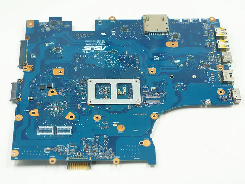 Asus PU551LA-emolevy integroidulla näytönohjaimella varustettuna