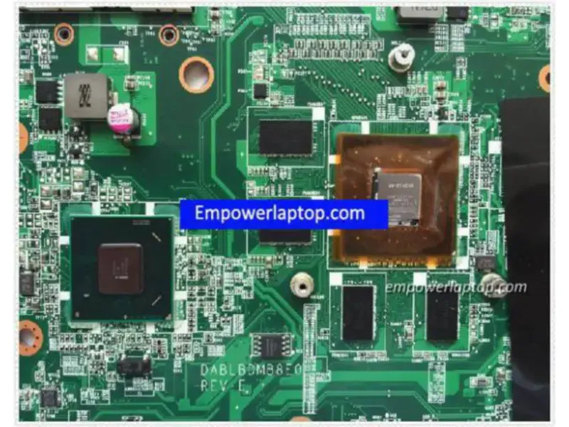 Toshiba A000080810 DABLBDMB8E0 emolevy Satellite L750
