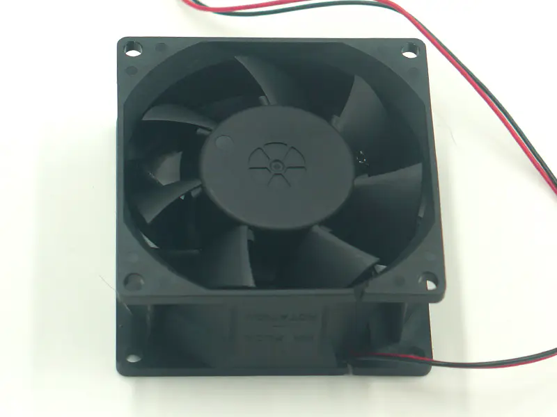 ADDA AD0812UB-F71 tuuletin