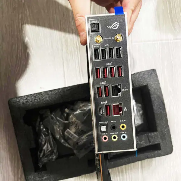 Asus Rog Strix Trx40-e -peli-emolevy Asus Rog Strix Trx40-e -peli-emolevy