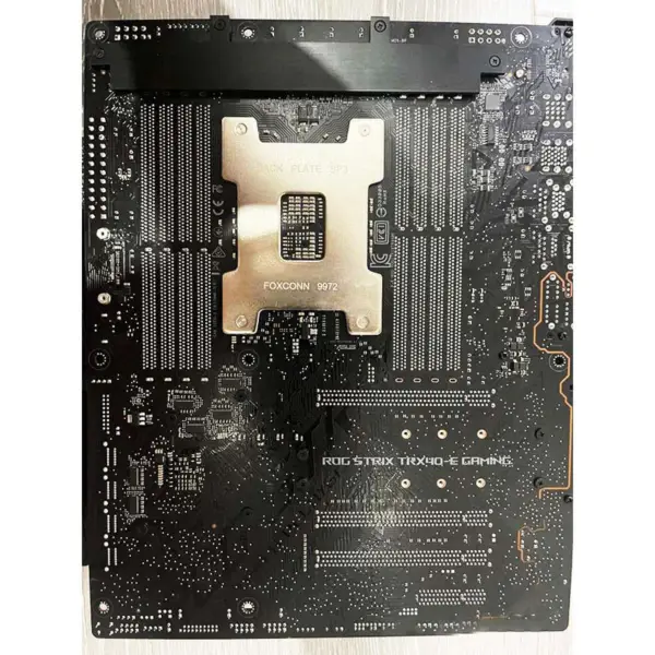 Asus Rog Strix Trx40-e -peli-emolevy Asus Rog Strix Trx40-e -peli-emolevy