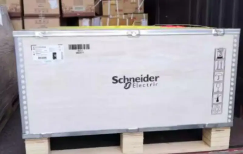 Schneider ATV71HC28N4 invertteri