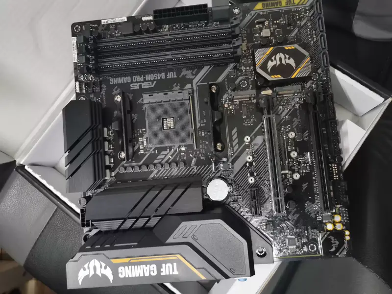 ASUS TUF B450M-PRO GAMING -emolevy ASUS TUF B450M-PRO GAMING -emolevy