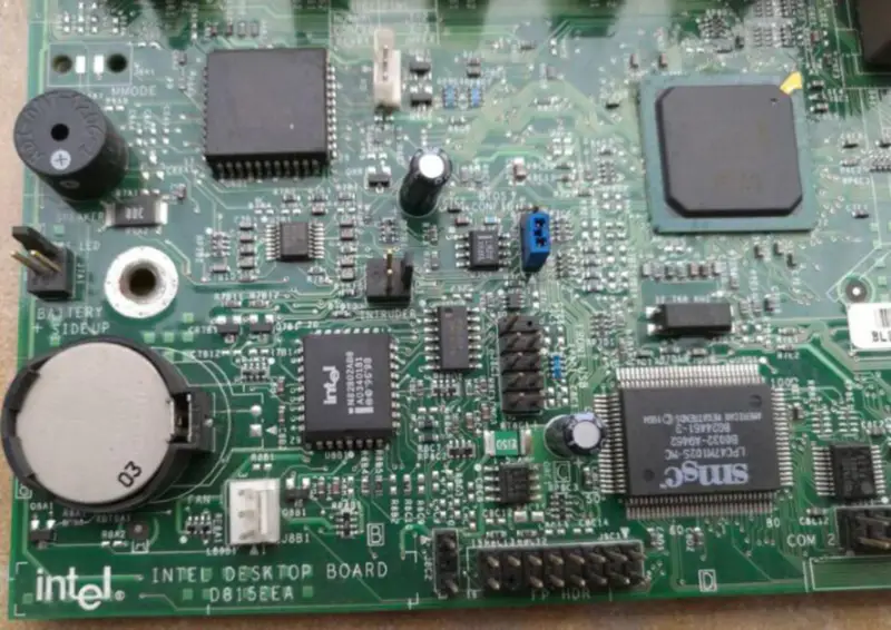 Intel D815EEA -teollisuuslaitteiden emolevy