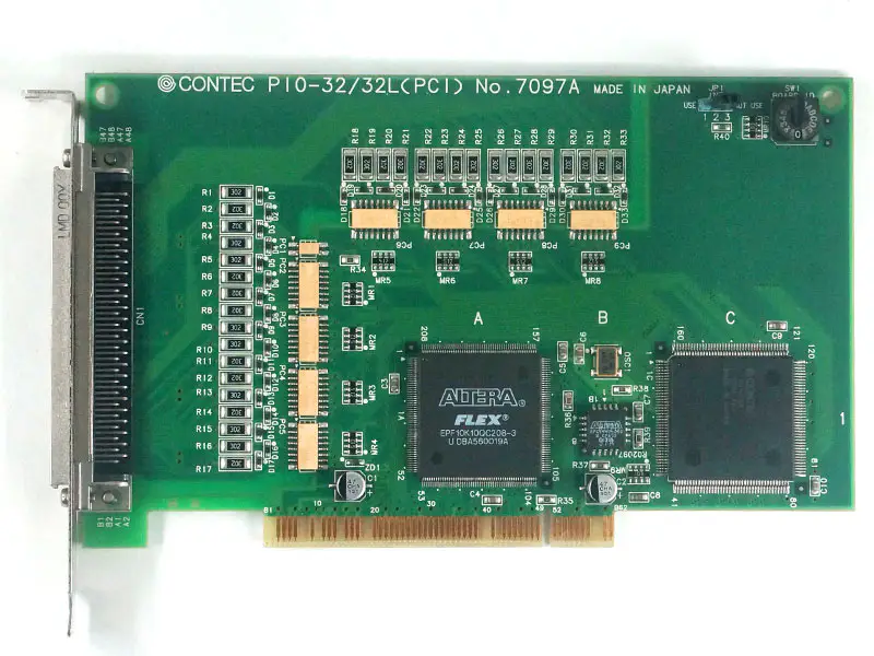 CONTEC-kortti CONTEC PIO-32/32L(PCI) Eristetty digitaalinen I/O-kortti nro 7097A emolevyllä.