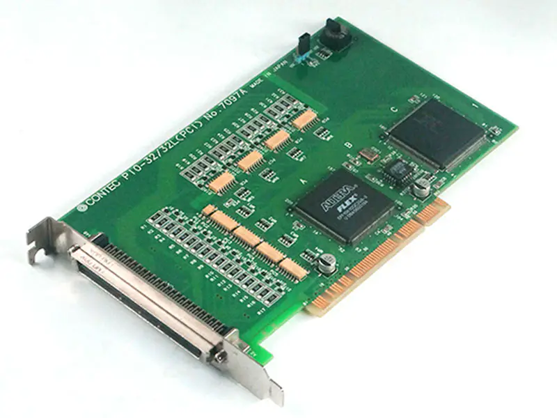 CONTEC-kortti CONTEC PIO-32/32L(PCI) Eristetty digitaalinen I/O-kortti nro 7097A emolevyllä.