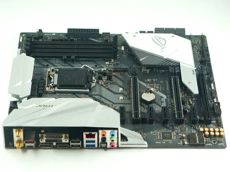 Asus STRIX Z370-E GAMING emolevy 7PCIE LGA1151 DDR4 Asus STRIX Z370-E GAMING emolevy 7PCIE LGA1151 DDR4