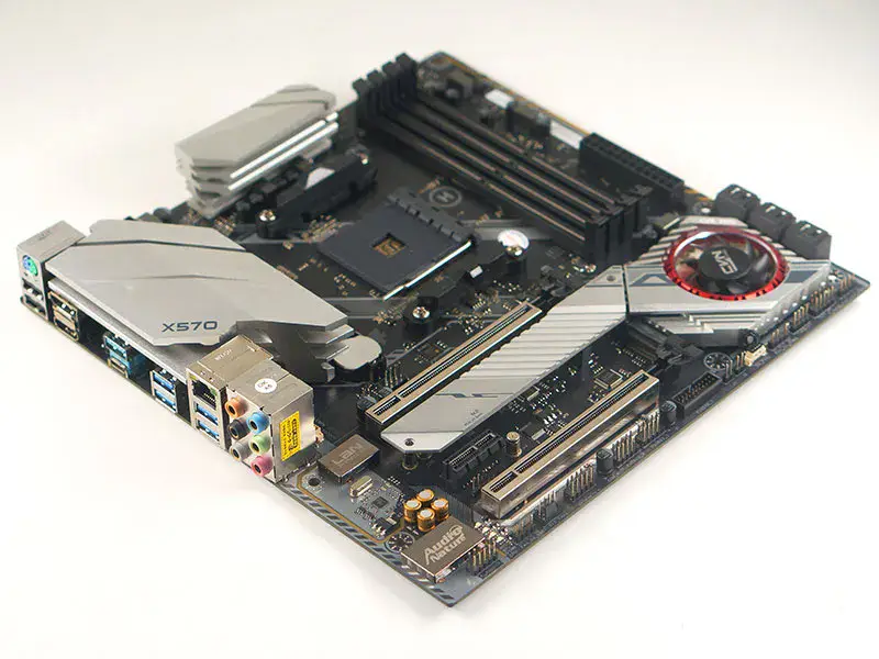 Värikäs CVN X570M GAMING PRO V14 -emolevy (CVN X570M)