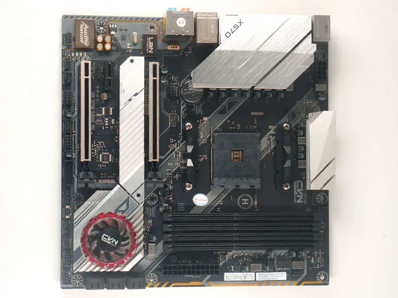 Värikäs CVN X570M GAMING PRO V14 -emolevy (CVN X570M)