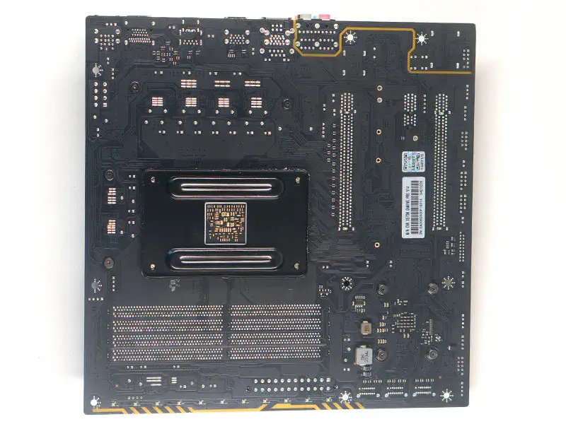Värikäs CVN X570M GAMING PRO V14 -emolevy (CVN X570M)