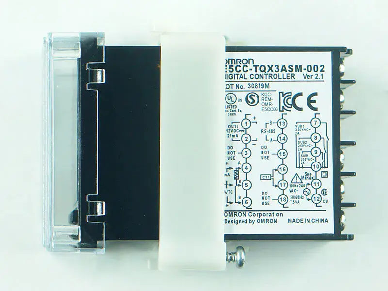 Omron E5CC-TQX3ASM-002 lämpötilansäädin
