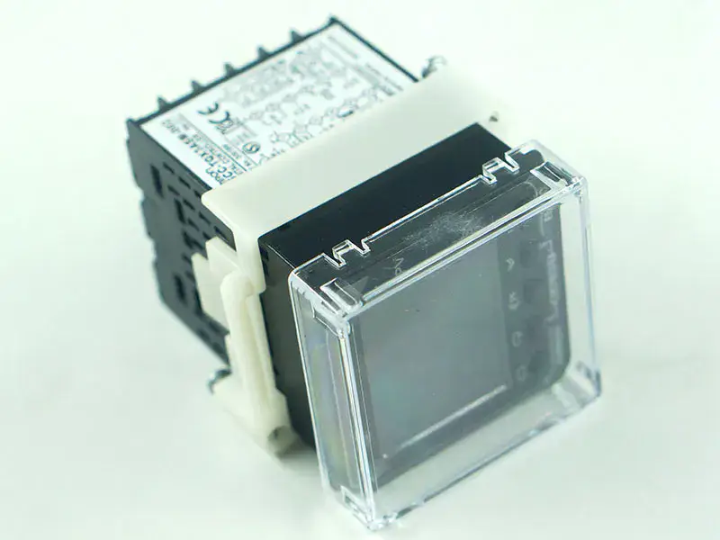 Omron E5CC-TQX3ASM-002 lämpötilansäädin