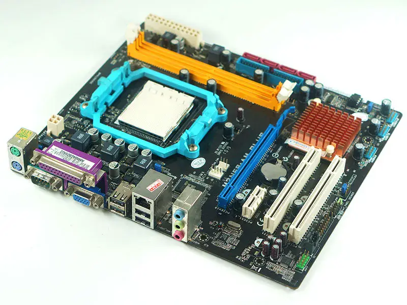Asus M2N68-AM PLUS emolevy AM2/AM2+ uATX
