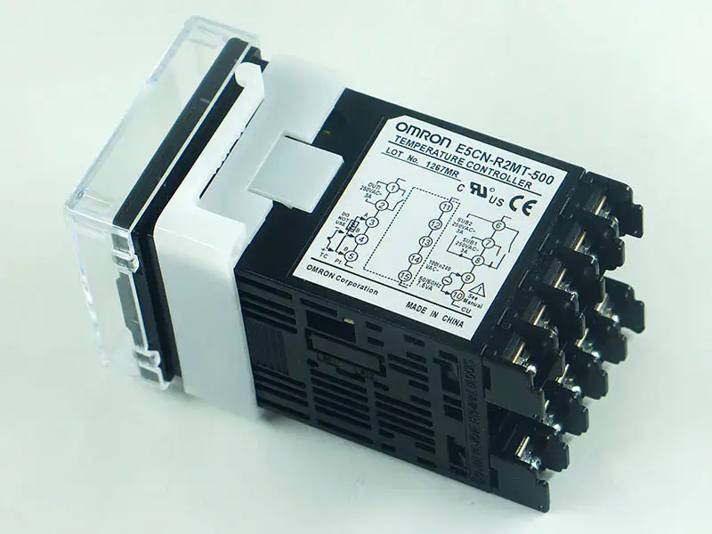 OMRON E5CN-R2MT-500 termostaatti