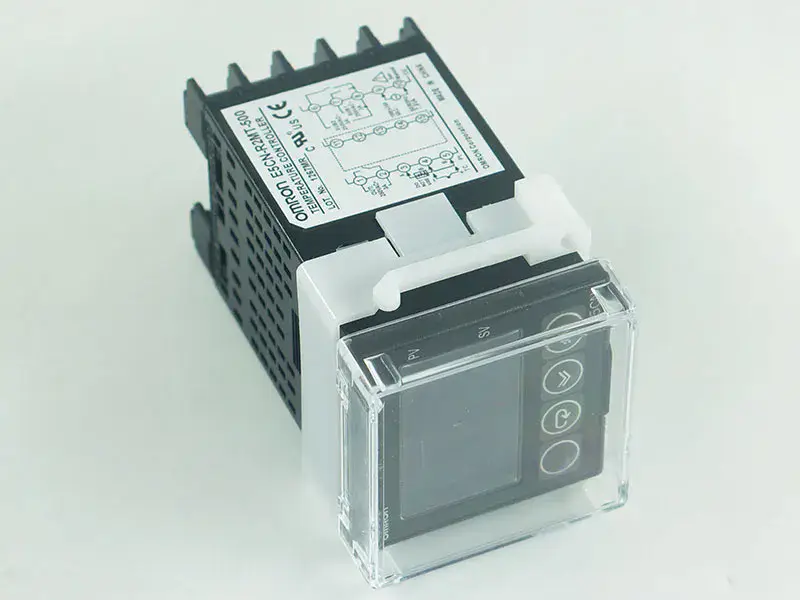 OMRON E5CN-R2MT-500 termostaatti