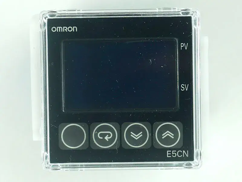 OMRON E5CN-R2MT-500 termostaatti