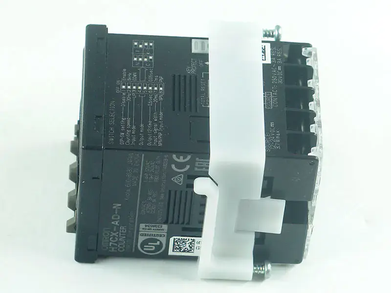 Omronin laskuri H7CX-AD-N
