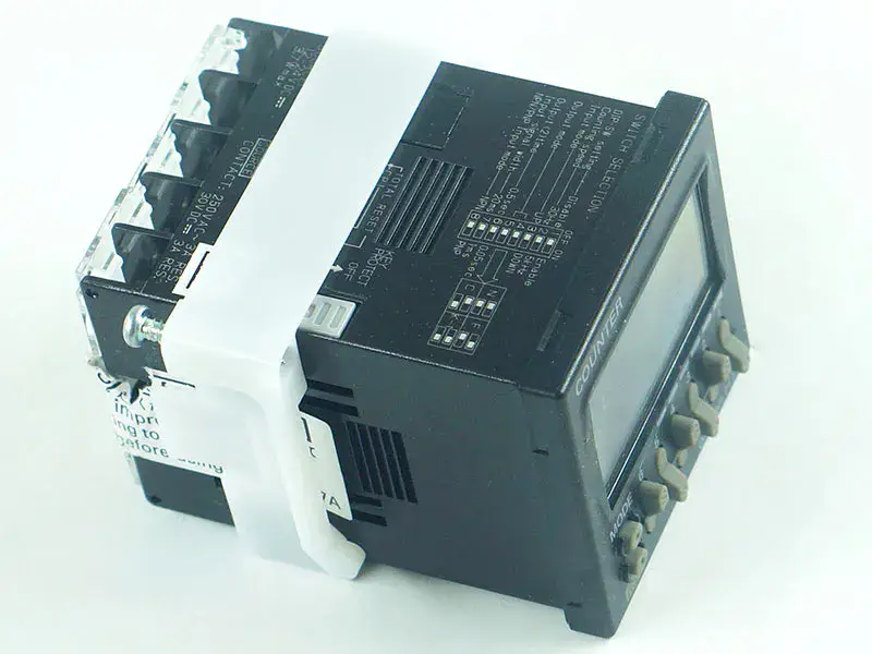 Omronin laskuri H7CX-AD-N