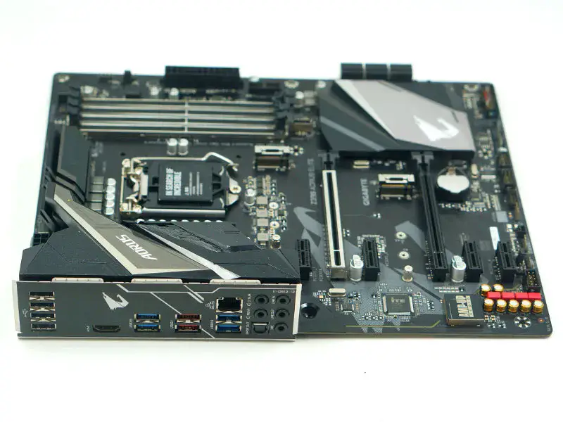 Gigabyte GA Z390 AORUS ELITE -emolevy Gigabyte GA Z390 AORUS ELITE -emolevy