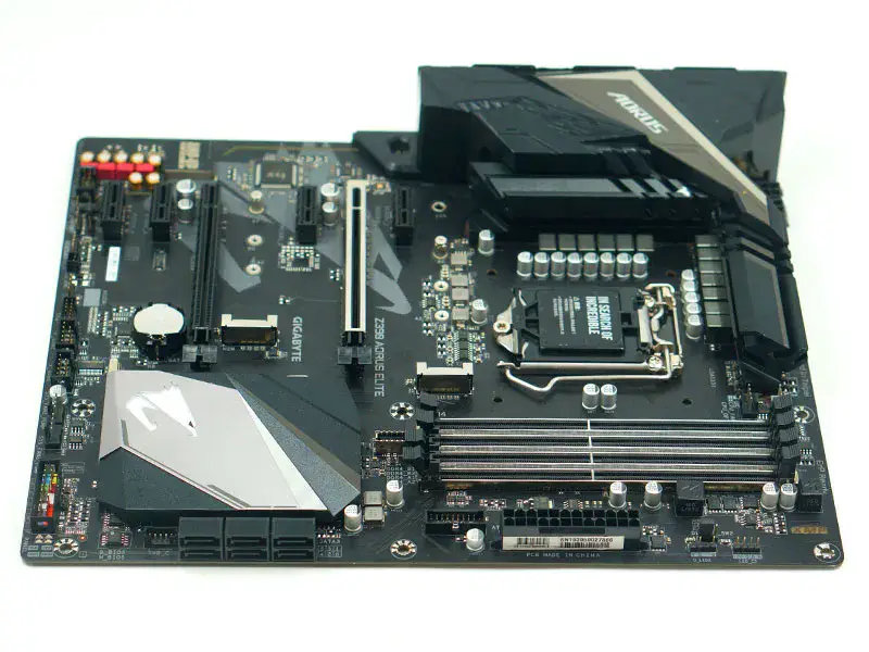 Gigabyte GA Z390 AORUS ELITE -emolevy Gigabyte GA Z390 AORUS ELITE -emolevy