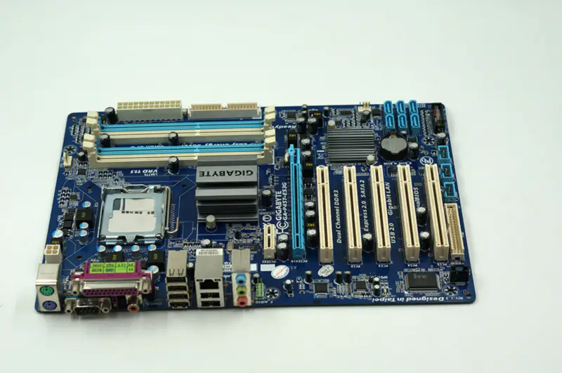 Gigabyte GA-P45T-ES3G P45T-ES3G P45 LGA 775 ATX-emolevy P45T-ES3G P45 LGA 775