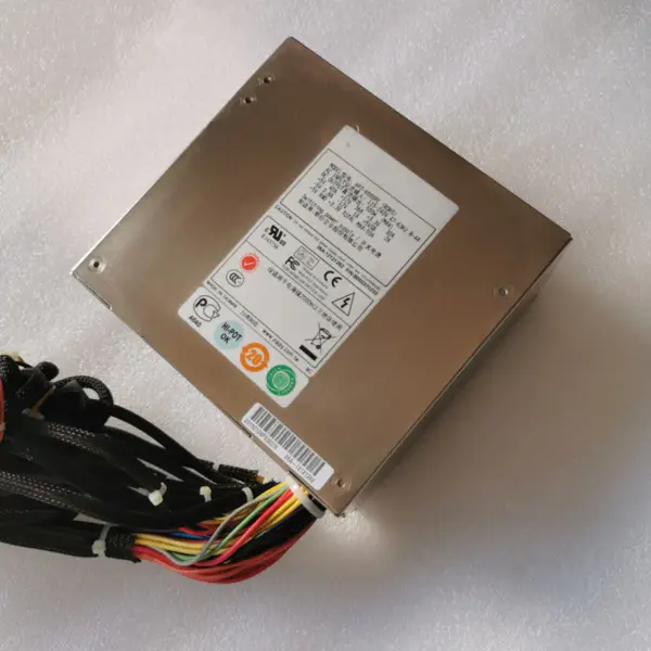 Käytetty Zippy Emacs 500W kytkentävirtalähde HP2-6500PE